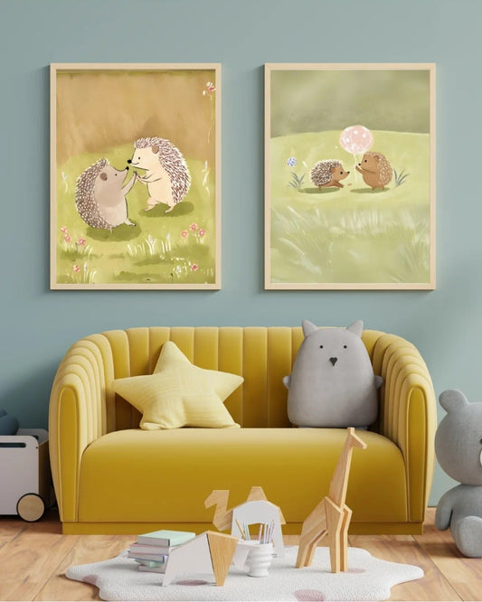 Bebek odası için el sıkışan sevimli kirpi illüstrasyonu sanatsal baskı detay çekimi