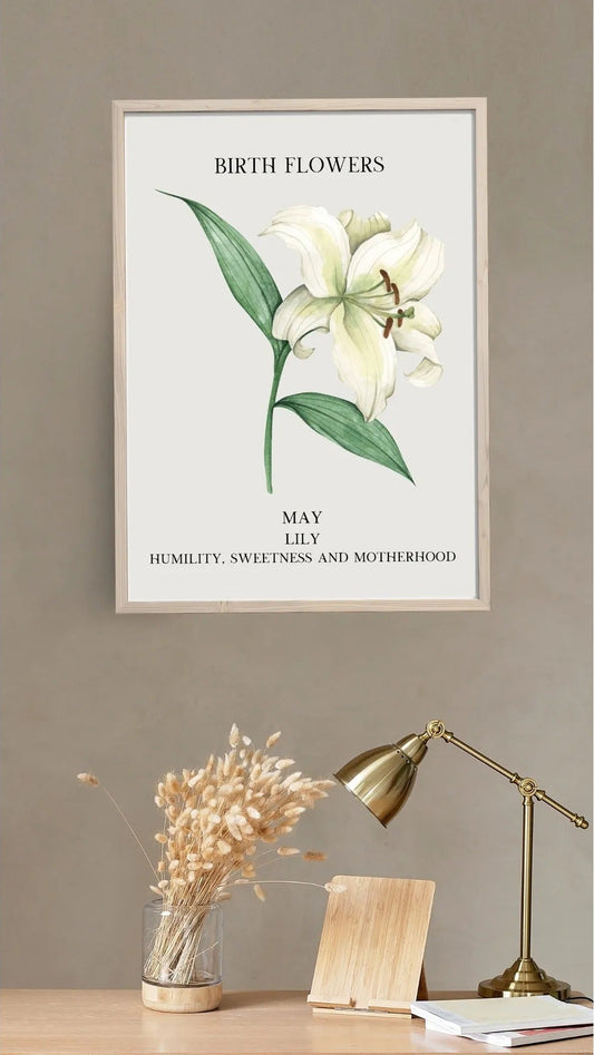 Beyaz zambak illüstrasyonu ve "Humility, Sweetness and Motherhood" yazılı sanatsal poster detay çekimi