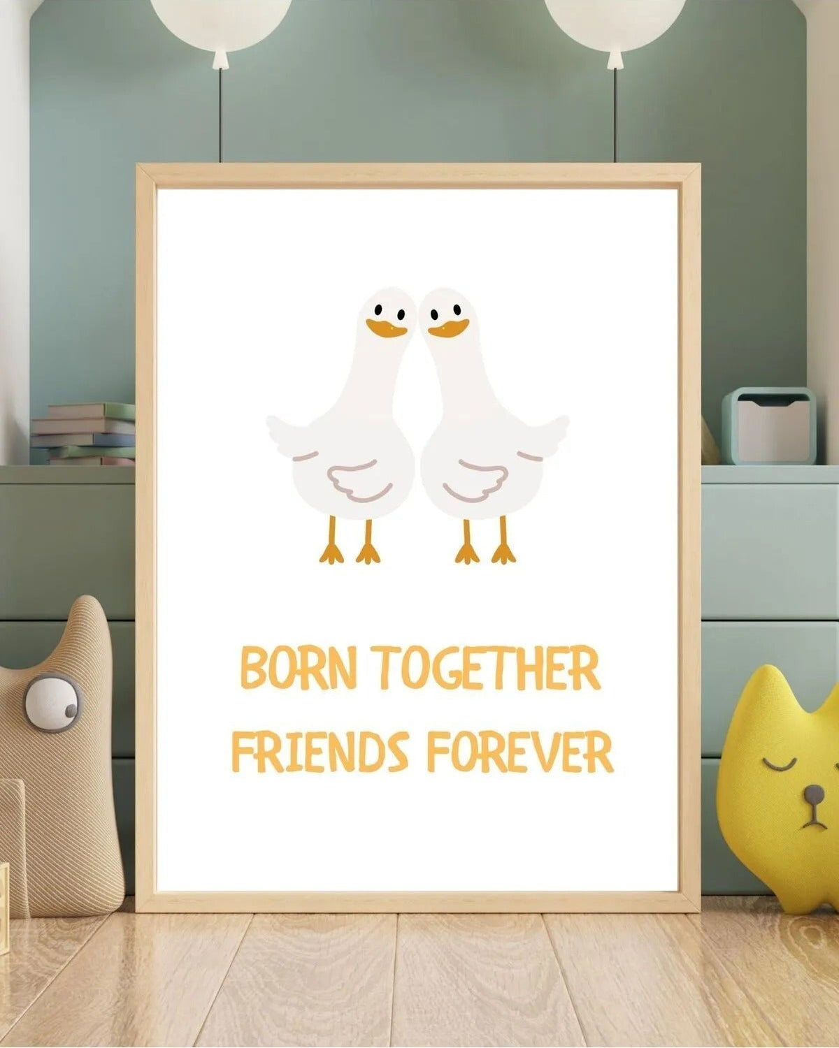 SÜMER Art Decoration "Born Together Friends Forever" ikiz bebek odası ördekli poster ana görseli