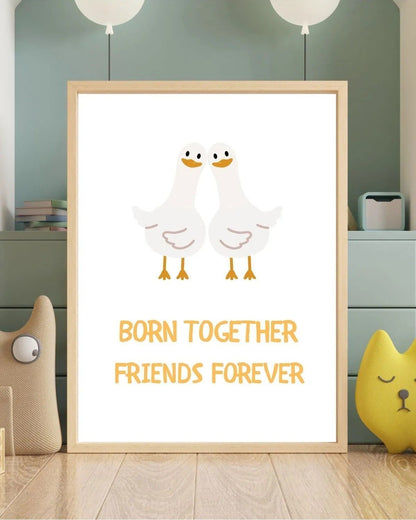 SÜMER Art Decoration "Born Together Friends Forever" ikiz bebek odası ördekli poster ana görseli