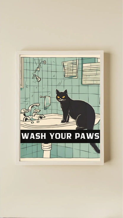 Modern banyo dekorasyonu için siyah kedili esprili çerçeveli tablo kullanım örneği