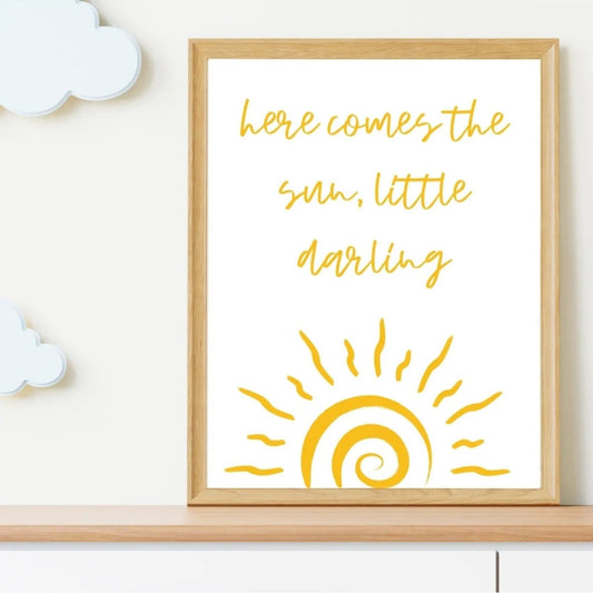 SÜMER Art Decoration "Here comes the sun" yazılı güneş temalı kişiselleştirilmiş çocuk odası posteri