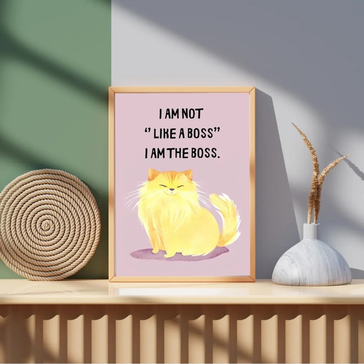 SÜMER Art Decoration "I am the boss" yazılı esprili sarı kedi posteri ana görseli
