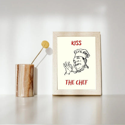 SÜMER Art Decoration "Kiss the chef" yazılı esprili mutfak ve yemek odası posteri ana görseli