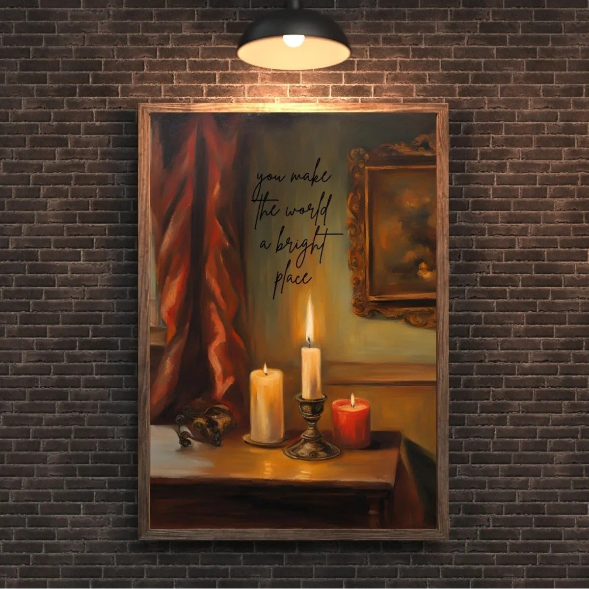 Klasik ve sıcak bir oturma odası dekorasyonu için mum ışığı temalı çerçeveli tablo kullanım örneği
