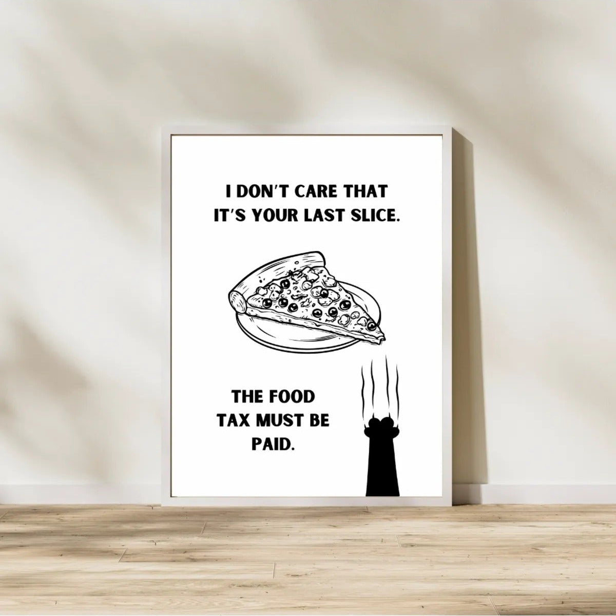 Pizza dilimine uzanan kedi patisi illüstrasyonu ve esprili yazı detayı