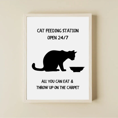 Siyah kedi silueti, mama kabı illüstrasyonu ve esprili yazı detayı içeren poster çekimi