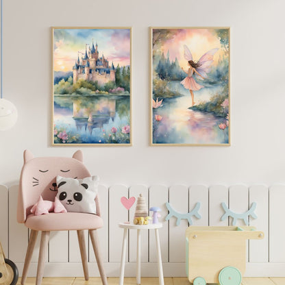 Modern ve masalsı çocuk odası dekorasyonu için peri kızı ve şato çerçeveli poster kullanım örneği