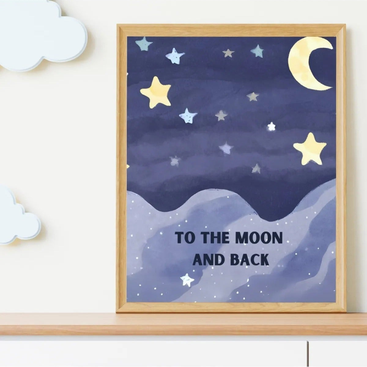 Estetik bebek odası dekorasyonu için ay yıldız temalı 2'li çerçeveli poster kullanım örneği