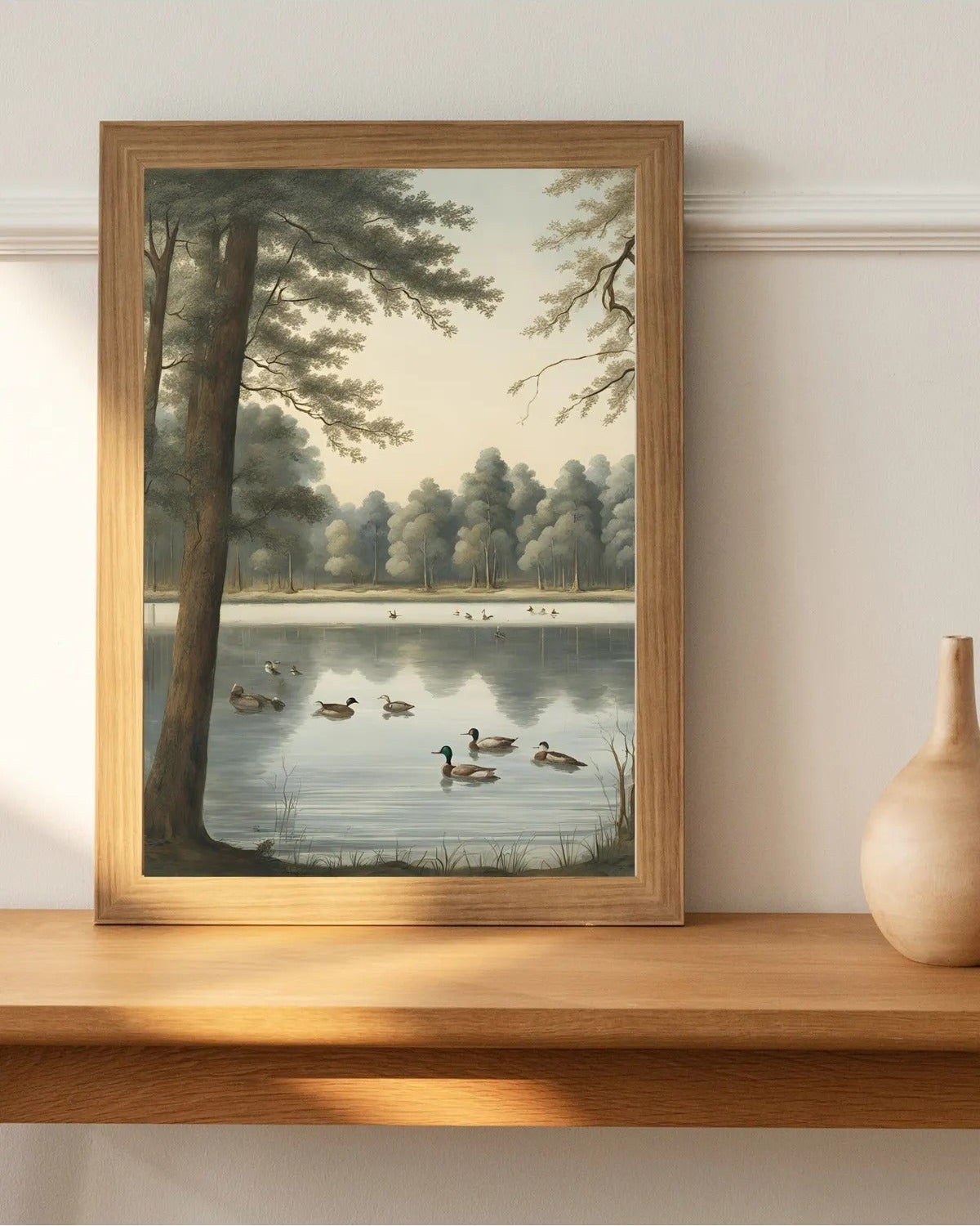 Klasik salon dekorasyonu için ördek temalı manzara çerçeveli tablo kullanım örneği