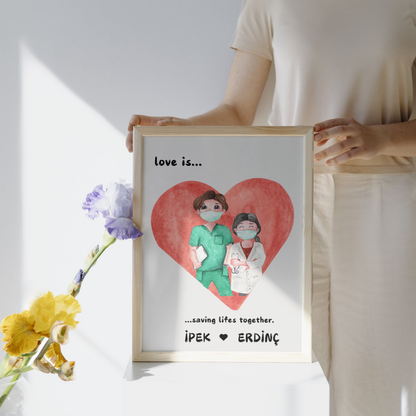 Üniformalı doktor çift illüstrasyonu ve "Saving lives together" yazılı kişiselleştirilmiş poster detay çekimi