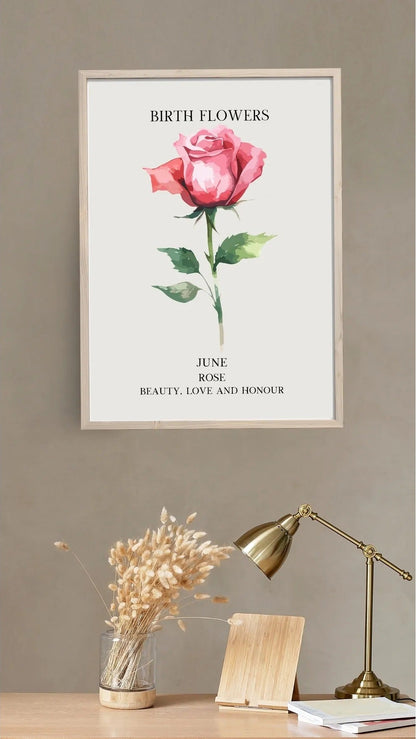 Pembe gül illüstrasyonu ve "Beauty, Love and Honour" yazılı sanatsal poster detay çekimi
